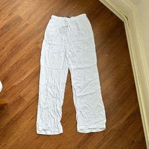 White fox boutique white linen pants. Size medium. brand new. Runs large.
